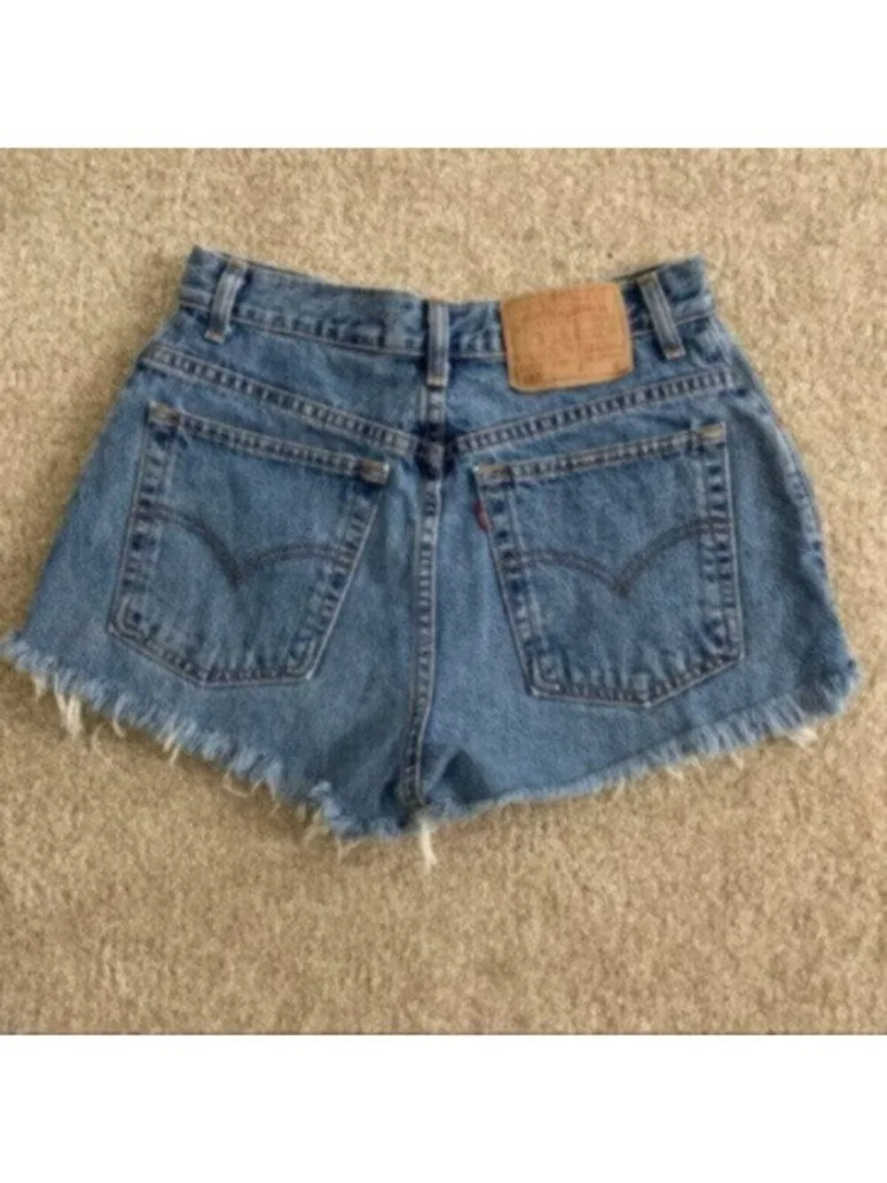 Levi’s 550 Original Raw-Edge Denim Shorts - Picture 4 of 11